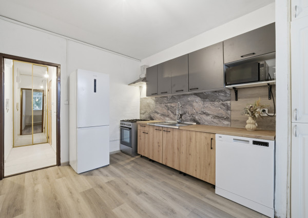 Na predaj kompletne zariadený 1-izbový byt v Bratislave - Dlhé Diely