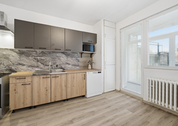 Na predaj kompletne zariadený 1-izbový byt v Bratislave - Dlhé Diely