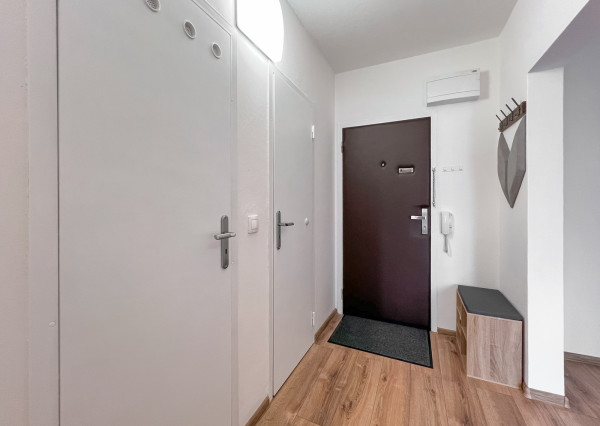 Na prenájom kompletne zrekonštruovaný 2-izbový byt v Trenčíne - Juh I