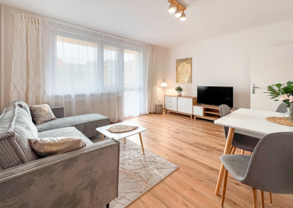 Na prenájom kompletne zrekonštruovaný 2-izbový byt v Trenčíne - Juh I