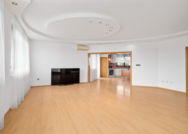 Na prenájom priestranný 5-izbový mezonet v Starom Meste