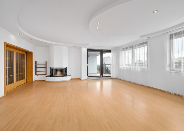 Na prenájom priestranný 5-izbový mezonet v Starom Meste