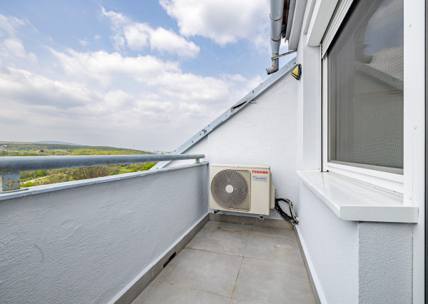 Na prenájom priestranný 5-izbový mezonet v Starom Meste