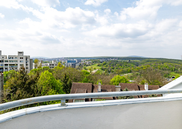 Na prenájom priestranný 5-izbový mezonet v Starom Meste