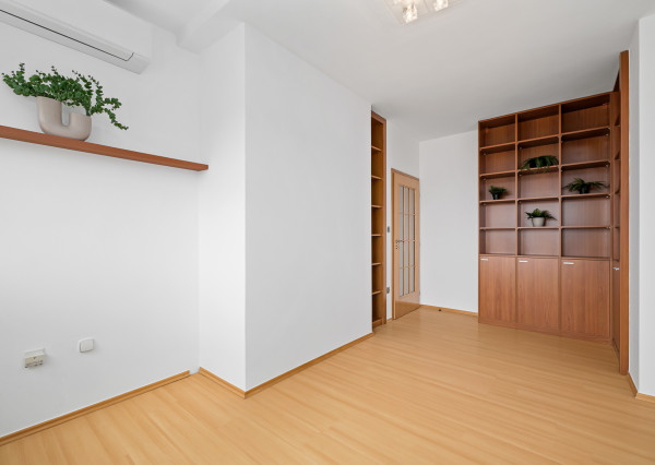 Na prenájom priestranný 5-izbový mezonet v Starom Meste