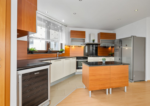 Na predaj luxusný mezonet s terasou a garážou v Starom meste