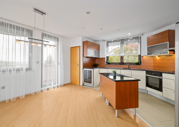 Na predaj luxusný mezonet s terasou a garážou v Starom meste