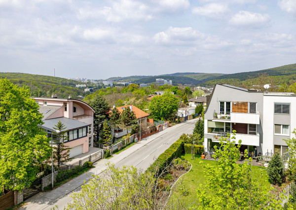 Na predaj luxusný mezonet s terasou a garážou v Starom meste