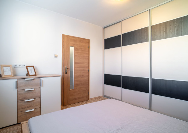 Na prenájom vkusný 2-izbový byt v príjemnej časti Dúbravky