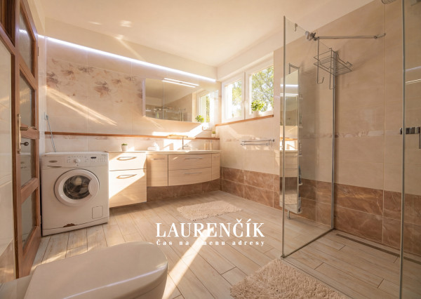 NA PREDAJ | RODINNÝ DOM S VÝHĽADOM NA VRŠATEC - ILAVA, KLOBUŠICE