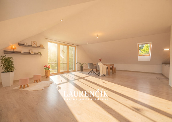 NA PREDAJ | RODINNÝ DOM S VÝHĽADOM NA VRŠATEC - ILAVA, KLOBUŠICE