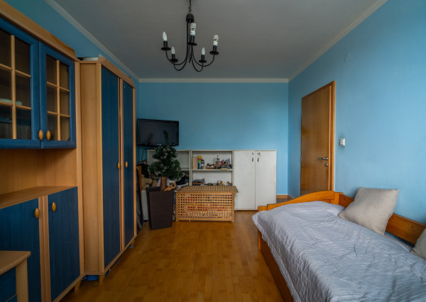 Na predaj čiastočne zariadený 3-izbový byt vo Vrakuni