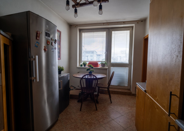 Na predaj čiastočne zariadený 3-izbový byt vo Vrakuni