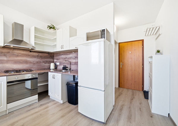 Na prenájom 1-izbový byt v centre Senca + internet a TV v cene