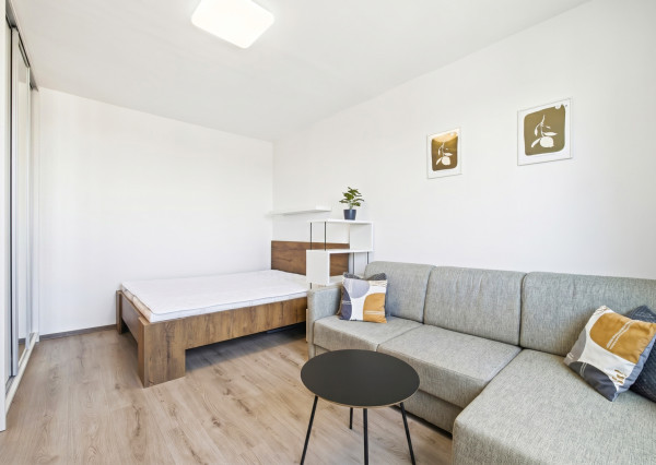 Na prenájom 1-izbový byt v centre Senca + internet a TV v cene