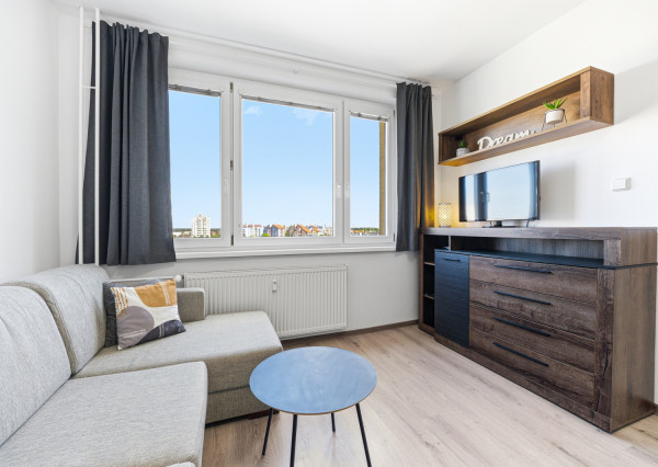 Na prenájom 1-izbový byt v centre Senca + internet a TV v cene