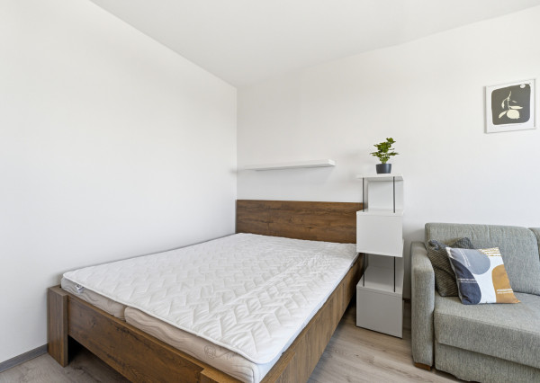 Na prenájom 1-izbový byt v centre Senca + internet a TV v cene