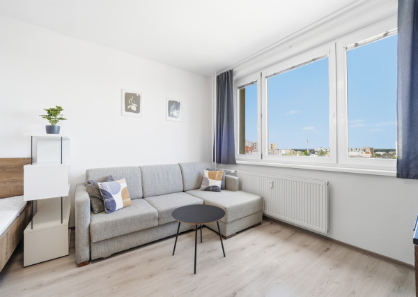 Na prenájom 1-izbový byt v centre Senca + internet a TV v cene