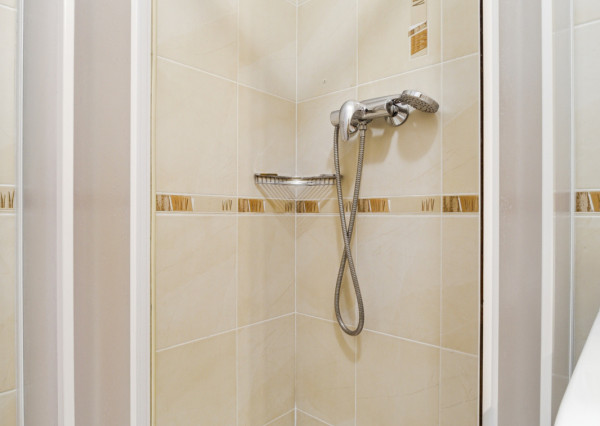 Na prenájom 1-izbový byt v centre Senca + internet a TV v cene