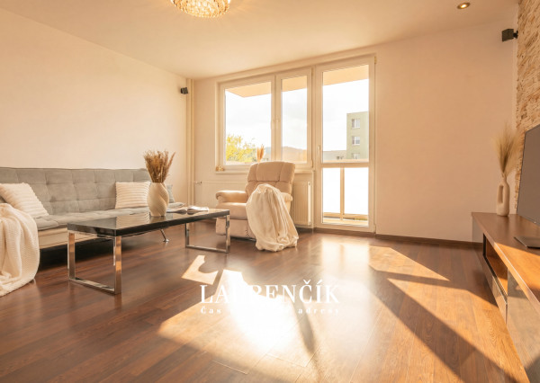 NA PREDAJ | PRIESTRANNÝ  3 -IZBOVÝ BYT NA SIHOTI V TRENČÍNE