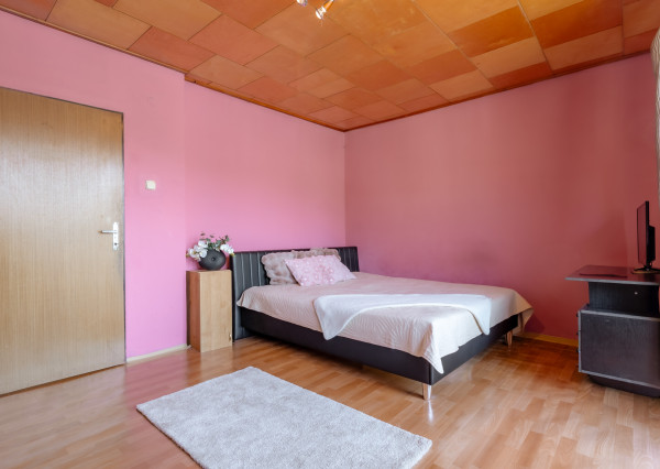 Na predaj priestranný 6-izbový rodinný dom v Oščadnici