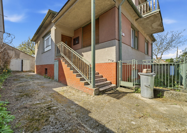 Na predaj rodinný dom vhodný na rekonštrukciu v Stupave