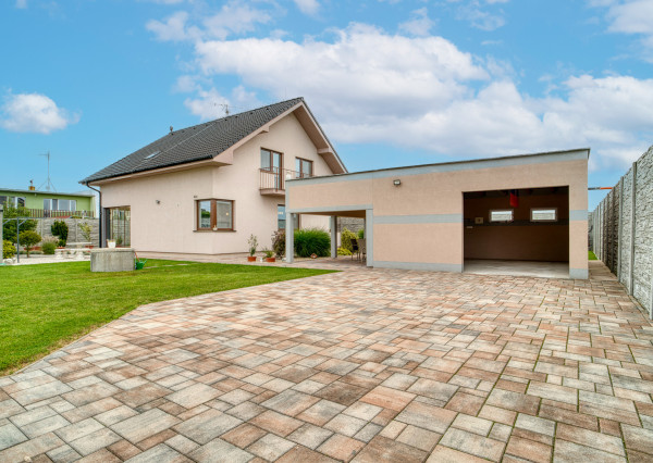 Na predaj rodinný dom s investičným potenciálom v Kostolišti