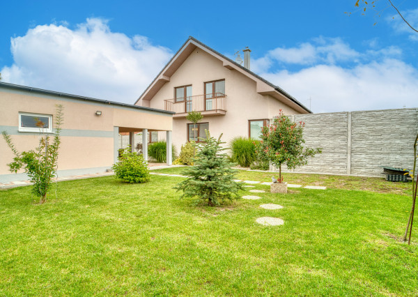 Na predaj rodinný dom s investičným potenciálom v Kostolišti