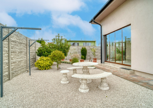 Na predaj rodinný dom s investičným potenciálom v Kostolišti