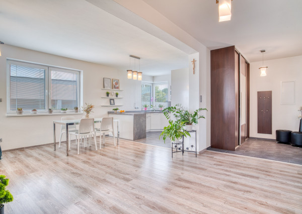 Na predaj rodinný dom s investičným potenciálom v Kostolišti