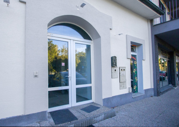 Na prenájom samostatná kancelária v centre Šamorína