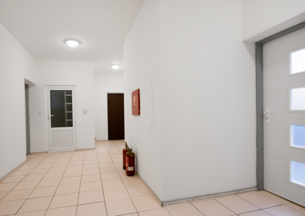 Na prenájom samostatná kancelária v centre Šamorína