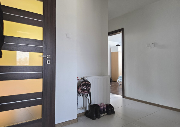 4 izb. byt. jednotka v RD, kompletná rekonštrukcia, 87 m², garáž, pivnica, skladové priestory s pozemkom 333 m2