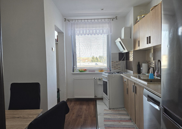 4 izb. byt. jednotka v RD, kompletná rekonštrukcia, 87 m², garáž, pivnica, skladové priestory s pozemkom 333 m2