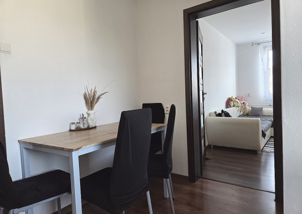 4 izb. byt. jednotka v RD, kompletná rekonštrukcia, 87 m², garáž, pivnica, skladové priestory s pozemkom 333 m2