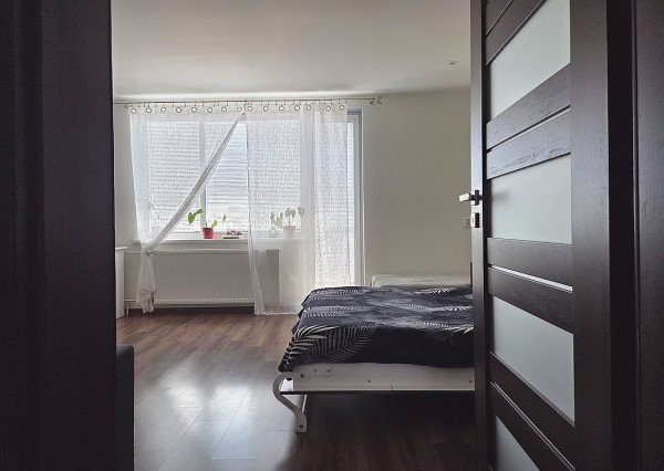 4 izb. byt. jednotka v RD, kompletná rekonštrukcia, 87 m², garáž, pivnica, skladové priestory s pozemkom 333 m2