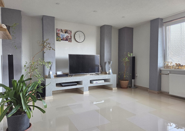 4 izb. byt. jednotka v RD, kompletná rekonštrukcia, 87 m², garáž, pivnica, skladové priestory s pozemkom 333 m2