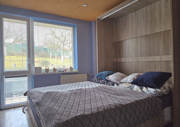 3 izb. byt. jednotka v RD, kompletná rekonštrukcia, 87 m², garáž, pivnica, skladové priestory s pozemkom 333 m2