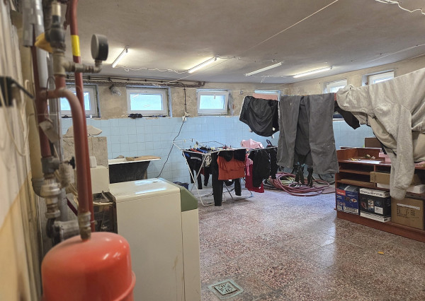 3 izb. byt. jednotka v RD, kompletná rekonštrukcia, 87 m², garáž, pivnica, skladové priestory s pozemkom 333 m2