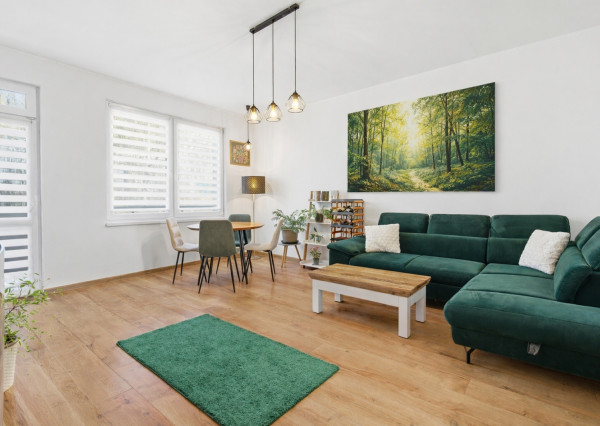 Na prenájom 3-izbový byt s 2 balkónmi a 2 parkingami, Ružinov