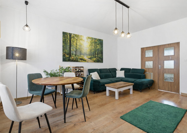 Na prenájom 3-izbový byt s 2 balkónmi a 2 parkingami, Ružinov