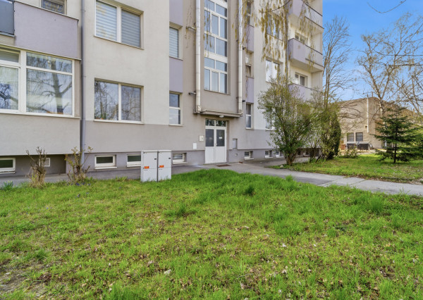 Na prenájom 3-izbový byt s 2 balkónmi a 2 parkingami, Ružinov