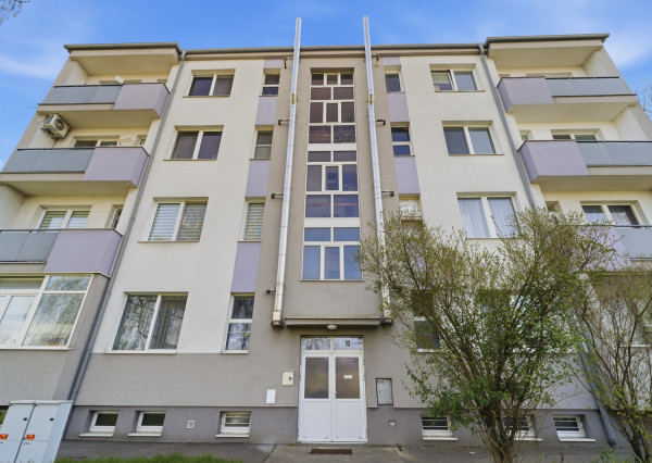 Na prenájom 3-izbový byt s 2 balkónmi a 2 parkingami, Ružinov