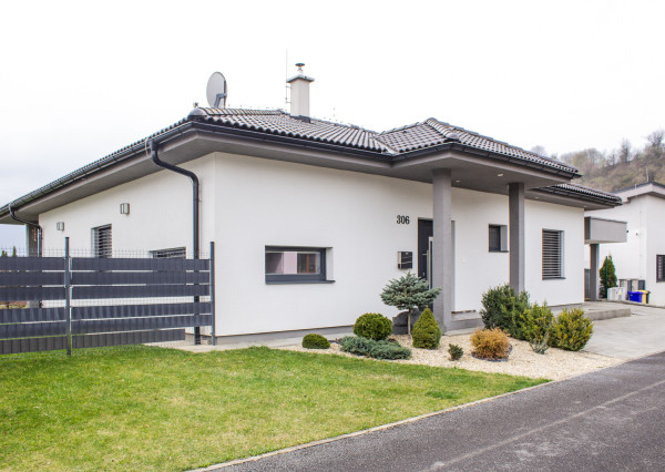 Na prenájom moderný 4-izbový bungalov v obci Beňadiková