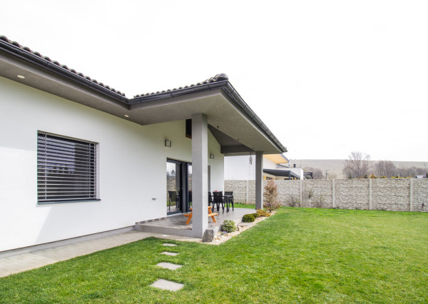 Na prenájom moderný 4-izbový bungalov v obci Beňadiková