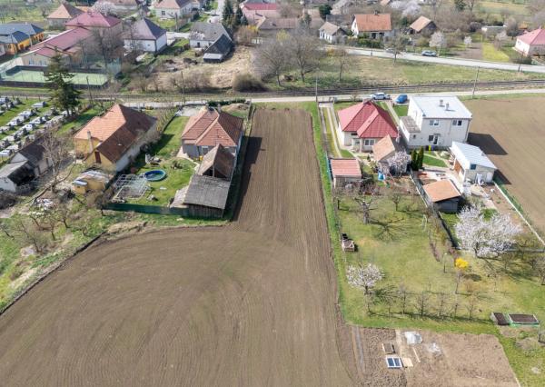Na predaj pozemok v intraviláne obce Malé Zálužie