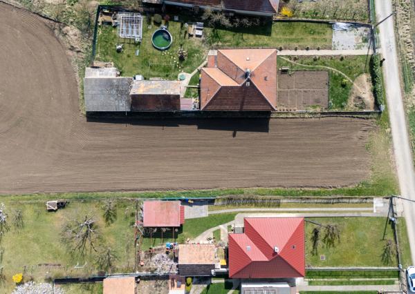Na predaj pozemok v intraviláne obce Malé Zálužie