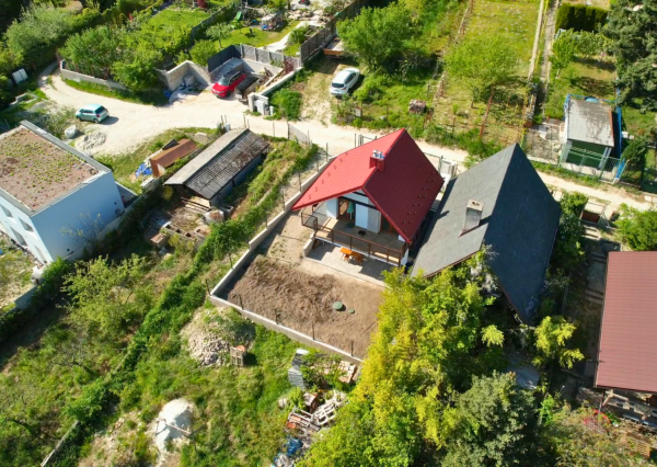 ZNÍŽENÁ CENA:Na predaj chata s panoramatickým výhľadom na Bratislavu