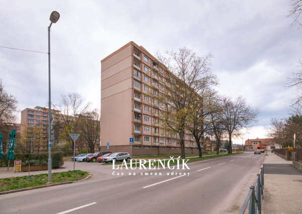 NA PRENÁJOM | 3 - IZBOVÝ BYT V ŠIRŠOM CENTRE TRENČÍNA | PET FRIENDLY
