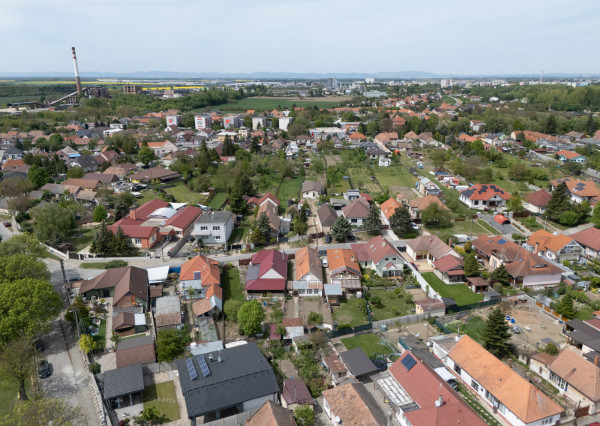 Na predaj čiastočne zariadený rodinný dom v Dolnej Strede
